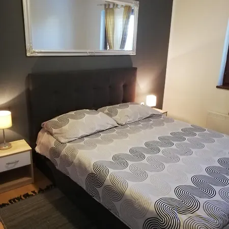 Poretti For 2,in Center Parking Free In The Yard,6 Min Walk Apartamento