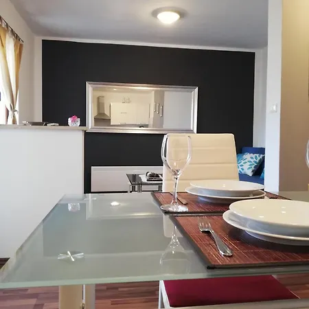 Poretti For 2,in Center Parking Free In The Yard,6 Min Walk Apartamento