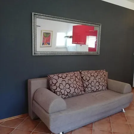 Apartment Poretti For 2,in Center Parking Free In The Yard,6 Min Walk Rovinj