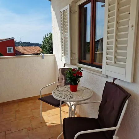 Apartman Poretti For 2,in Center Parking Free In The Yard,6 Min Walk Rovinj