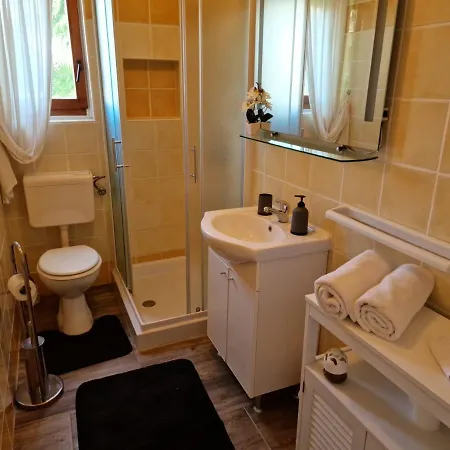 Apartman Poretti For 2,in Center Parking Free In The Yard,6 Min Walk