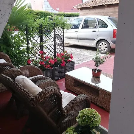 Poretti For 2,in Center Parking Free In The Yard,6 Min Walk Apartment Rovinj