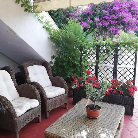 Poretti For 2,in Center Parking Free In The Yard,6 Min Walk Rovinj