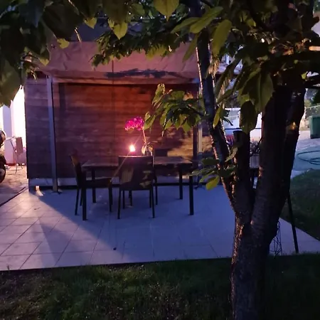 Poretti For 2,in Center Parking Free In The Yard,6 Min Walk Rovinj