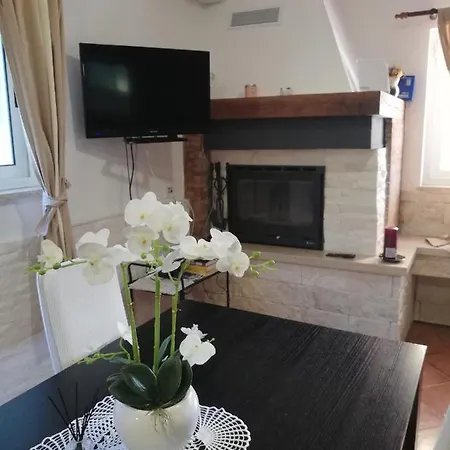 Apartman Poretti For 2,in Center Parking Free In The Yard,6 Min Walk Rovinj