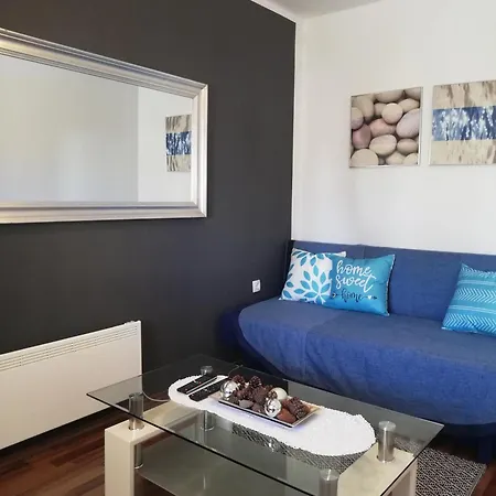 Apartment Poretti For 2,in Center Parking Free In The Yard,6 Min Walk *