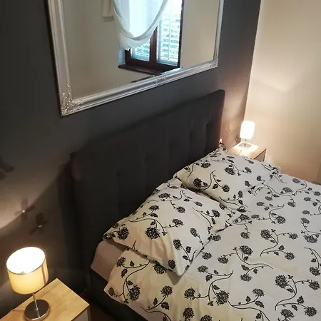 Poretti For 2,in Center Parking Free In The Yard,6 Min Walk Apartment *