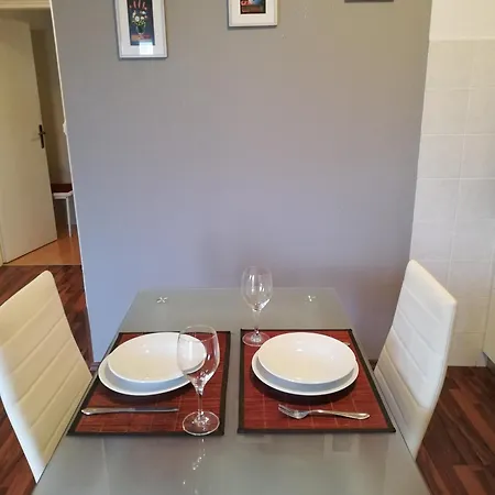 Poretti For 2,in Center Parking Free In The Yard,6 Min Walk *