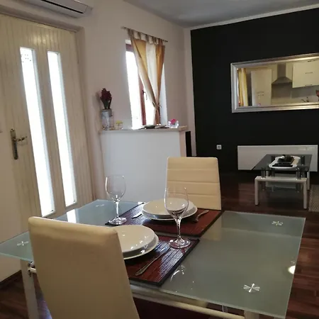 Poretti For 2,in Center Parking Free In The Yard,6 Min Walk Rovinj