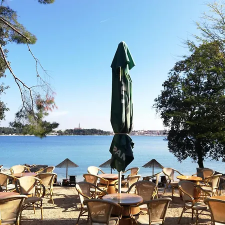 Apartment Poretti For 2,in Center Parking Free In The Yard,6 Min Walk *