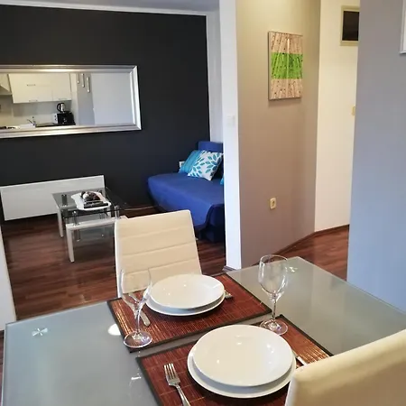 Apartman Poretti For 2,in Center Parking Free In The Yard,6 Min Walk