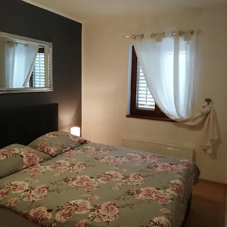 Poretti For 2,in Center Parking Free In The Yard,6 Min Walk * Rovinj