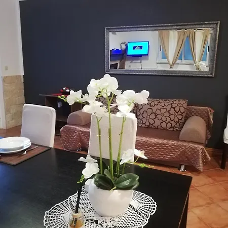 Apartment Poretti For 2,in Center Parking Free In The Yard,6 Min Walk