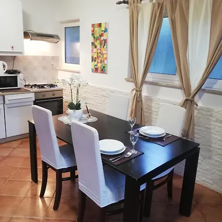 Poretti For 2,in Center Parking Free In The Yard,6 Min Walk Apartment *