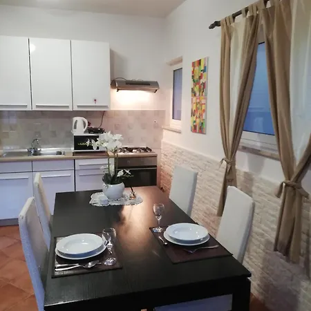 Poretti For 2,in Center Parking Free In The Yard,6 Min Walk Apartman