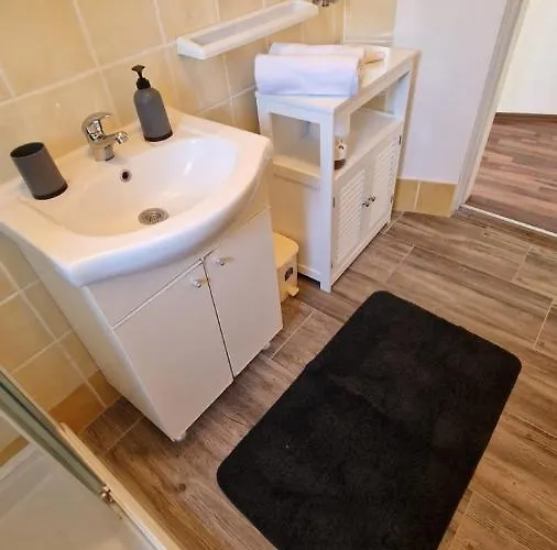 Poretti For 2,in Center Parking Free In The Yard,6 Min Walk