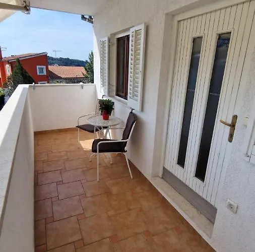 Apartamento Poretti For 2,in Center Parking Free In The Yard,6 Min Walk Rovinj