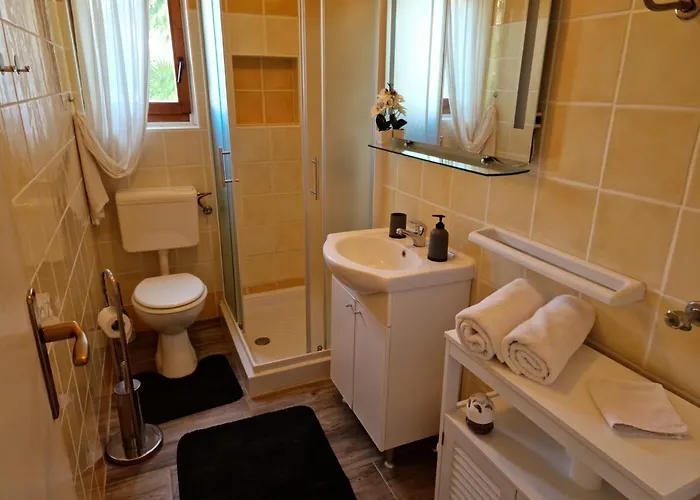 Apartamento Poretti For 2,in Center Parking Free In The Yard,6 Min Walk