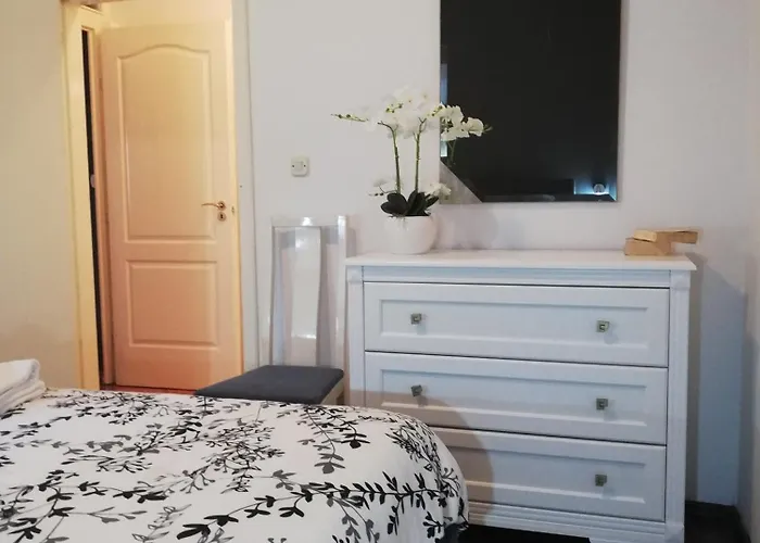 Poretti For 2,in Center Parking Free In The Yard,6 Min Walk