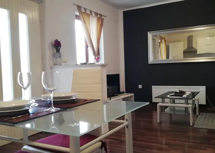 Apartamento Poretti For 2,in Center Parking Free In The Yard,6 Min Walk Rovinj