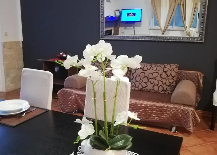 Apartamento Poretti For 2,in Center Parking Free In The Yard,6 Min Walk