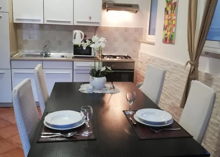 Poretti For 2,in Center Parking Free In The Yard,6 Min Walk Rovinj