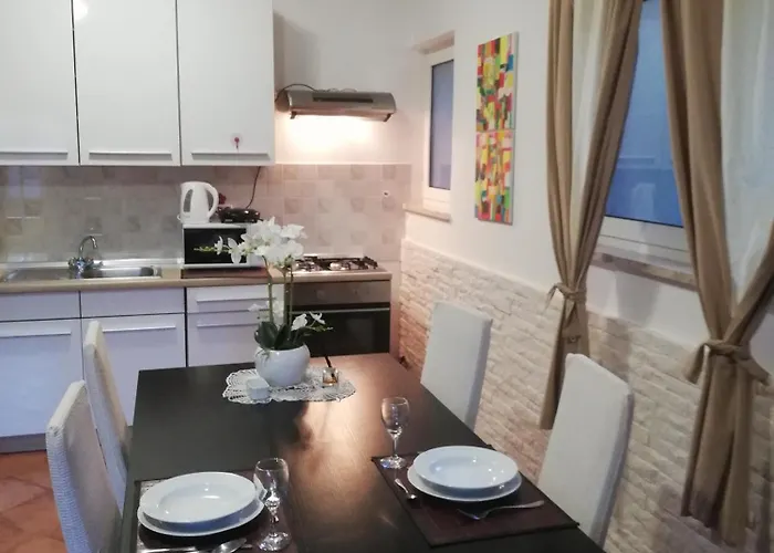 Poretti For 2,in Center Parking Free In The Yard,6 Min Walk Apartamento